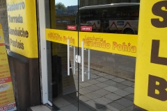 Adesivagem-de-Vitrine-2